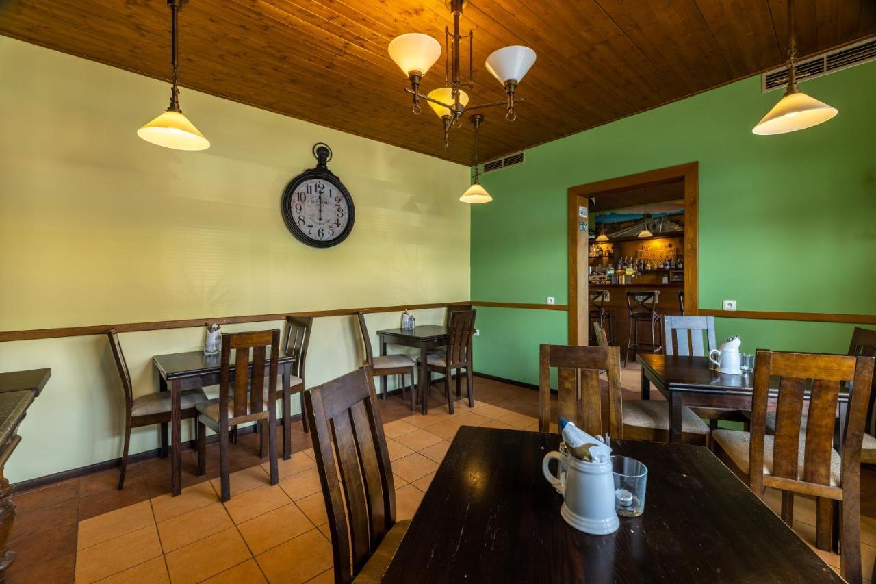 Penzion Rodos - Cafe Прага Екстер'єр фото