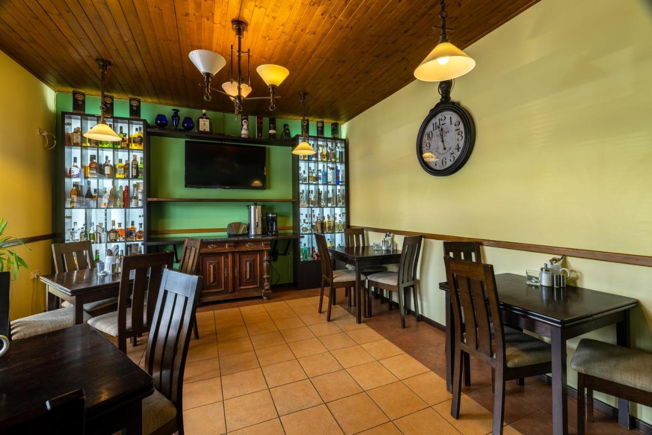 Penzion Rodos - Cafe Прага Екстер'єр фото