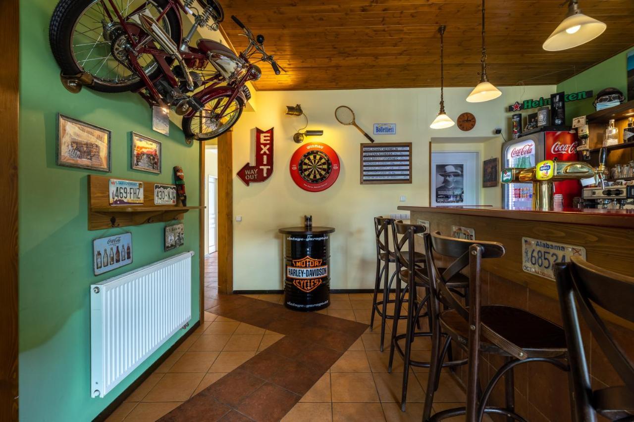 Penzion Rodos - Cafe Прага Екстер'єр фото