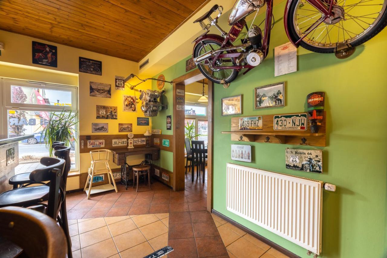 Penzion Rodos - Cafe Прага Екстер'єр фото