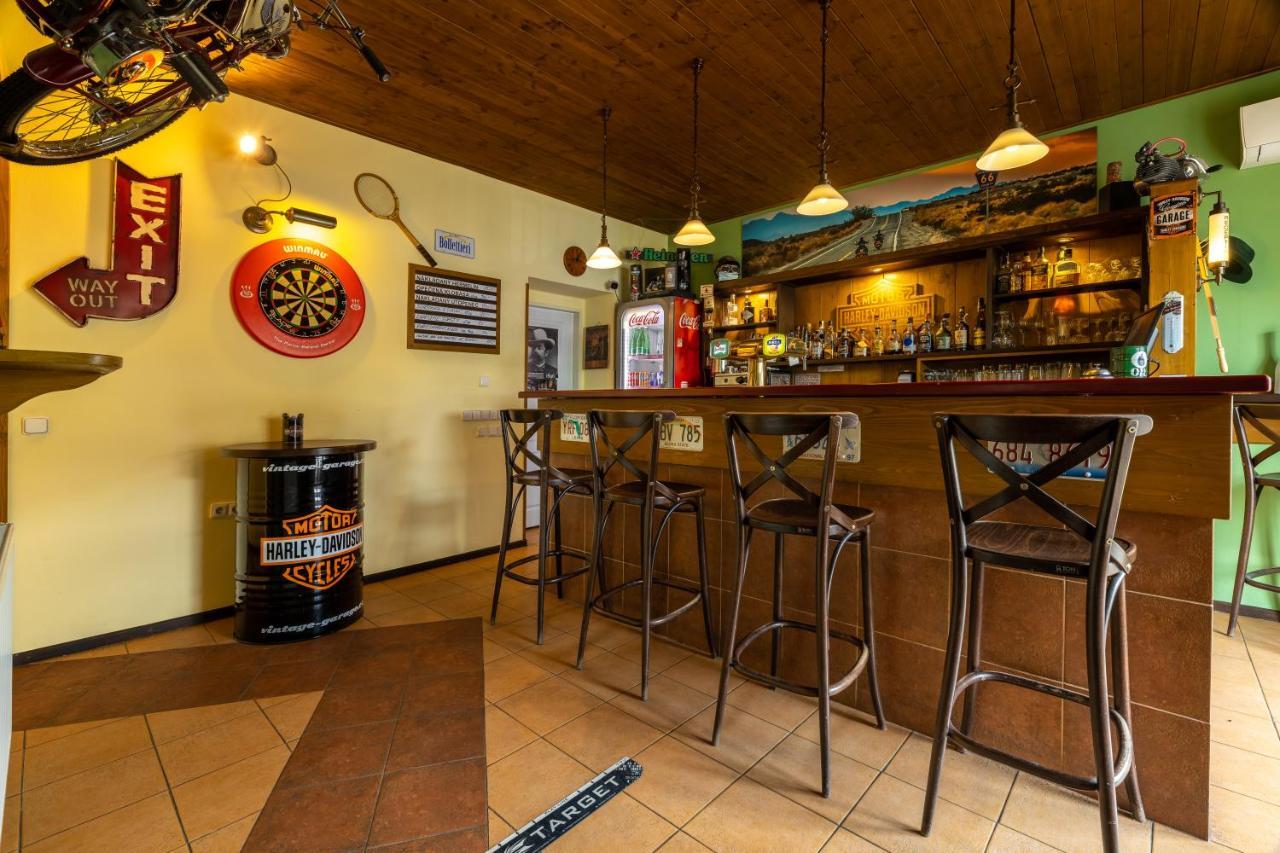 Penzion Rodos - Cafe Прага Екстер'єр фото